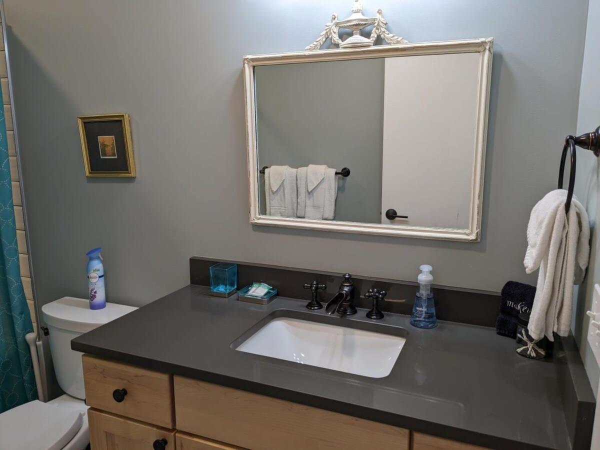 Condo On State Hospital Grounds! Травърс Сити Екстериор снимка